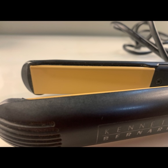 Kenneth Bernard 1” Flat Iron - Picture 3 of 5